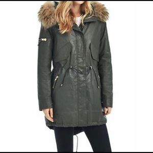 SAM coat / army green fur-trimmed parka jacket